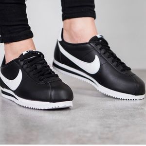 platform nikes black and white